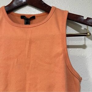 Forever 21 Peach Ribbed Tee Tank Top Ruffled Hem Women’s Size Medium Sleeveless